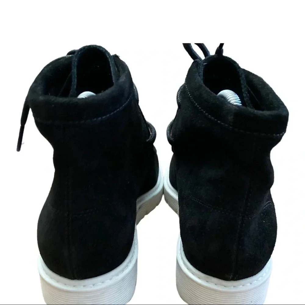 Aquatalia brand style